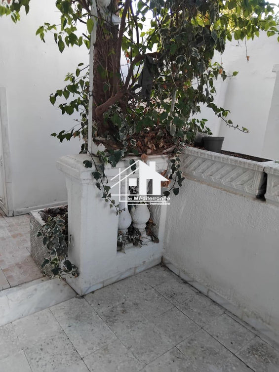 A louer rez de chaussée S+1 meublé à Franceville