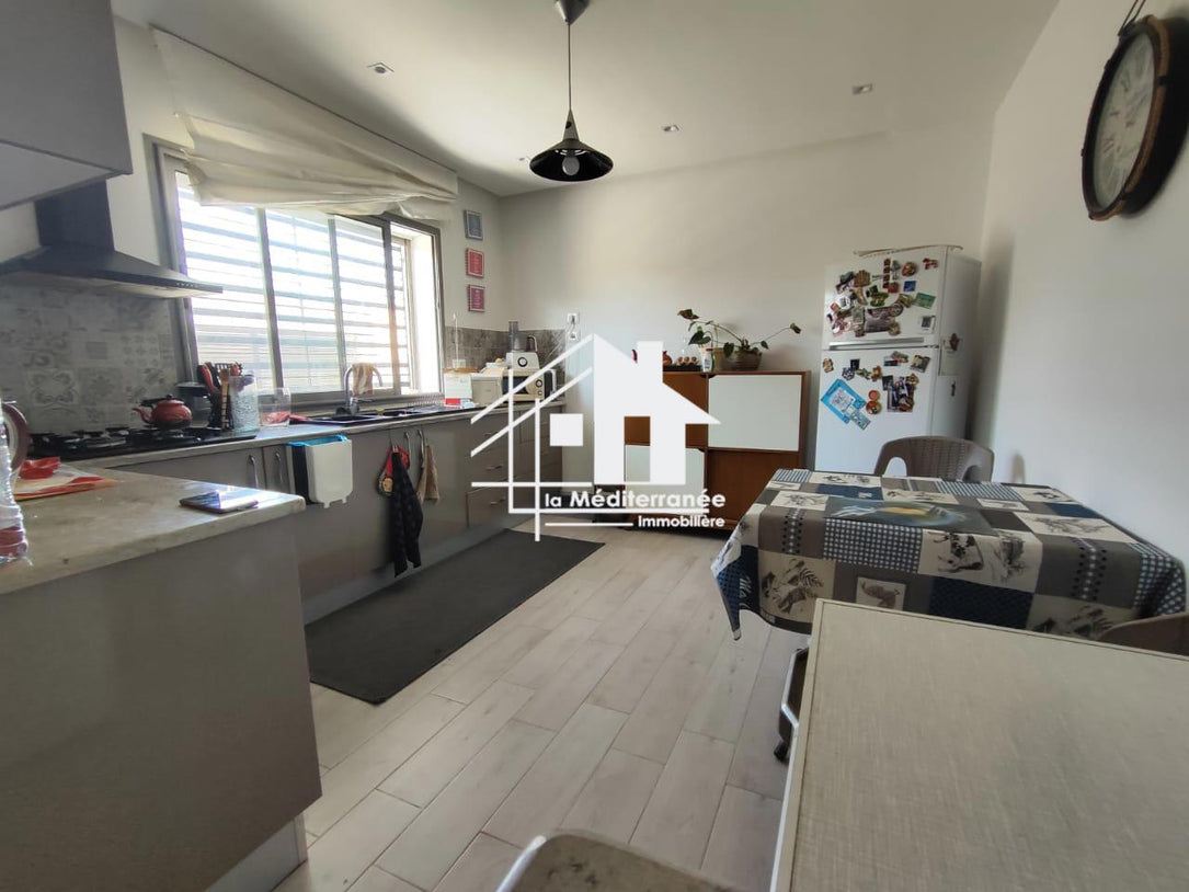 A vendre une superbe villa jumelée avec piscine et jardin
