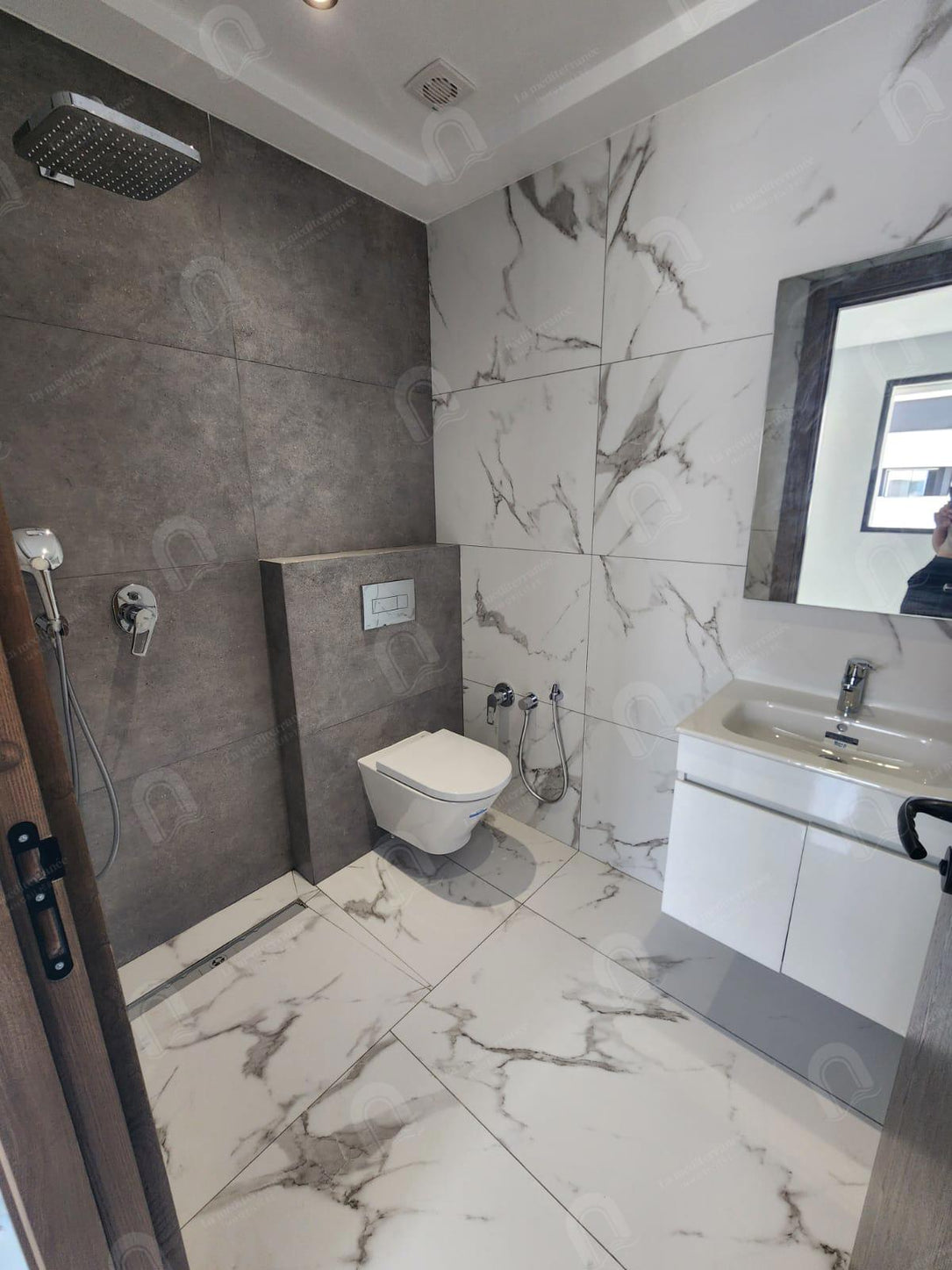 A vendre un S+2 neuf à la soukra