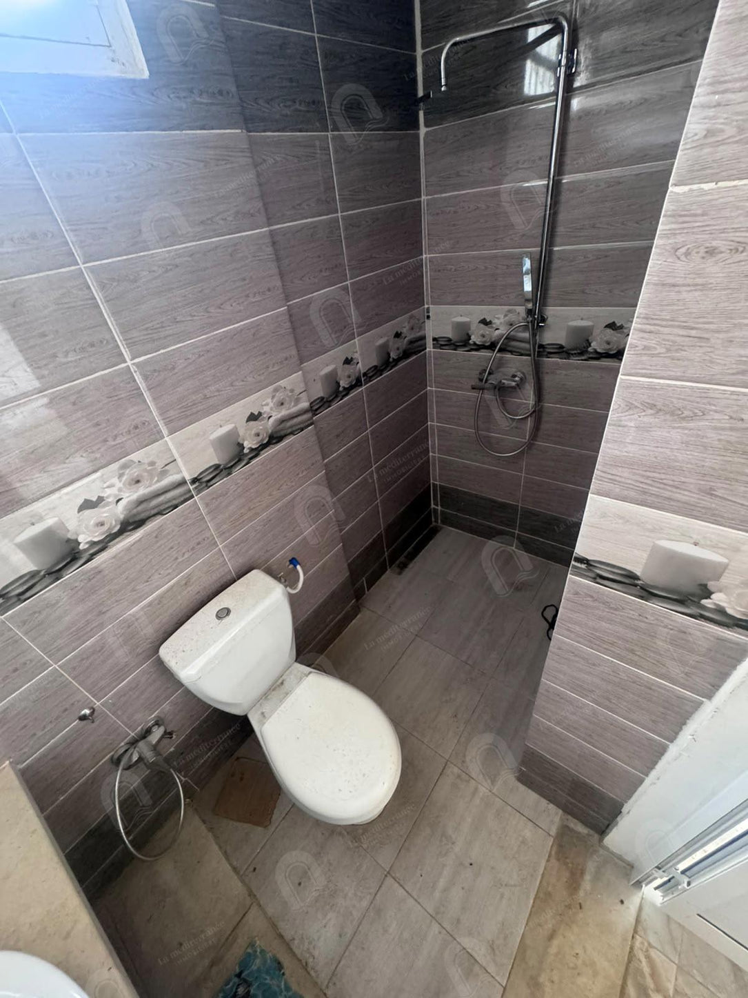 A louer un étage de villa S+1 à cité riadh bardo