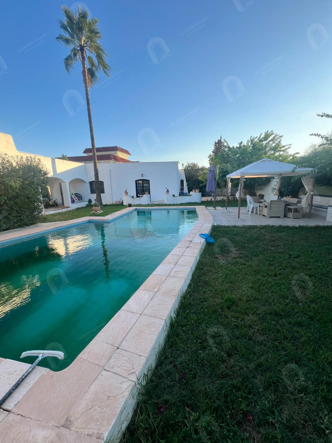 Villa a louer avec piscine à la soukra