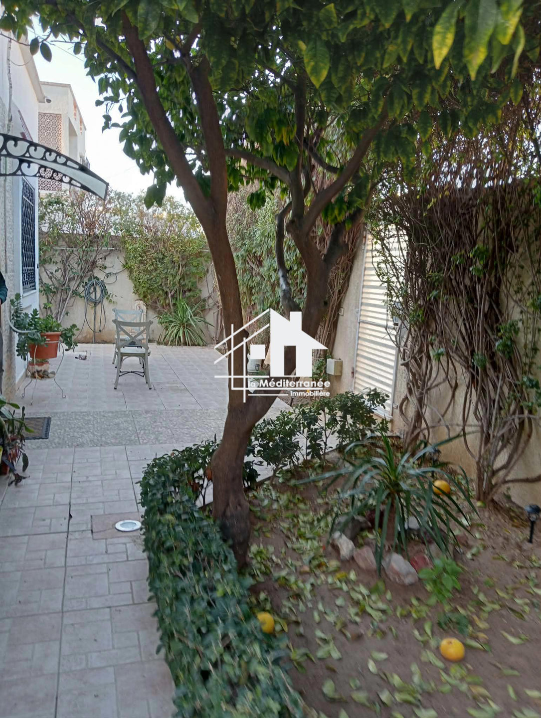 A vendre villa S+3 à Ezzahra