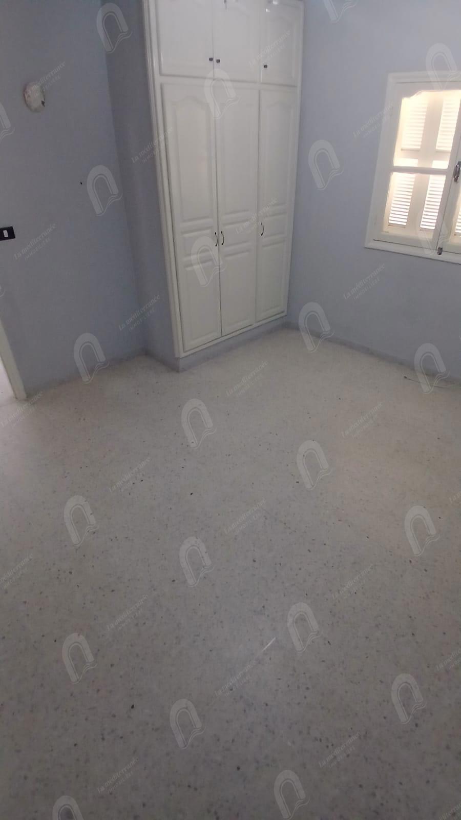 A loue rvilla S+4 de style duplex, indépendante au bardo