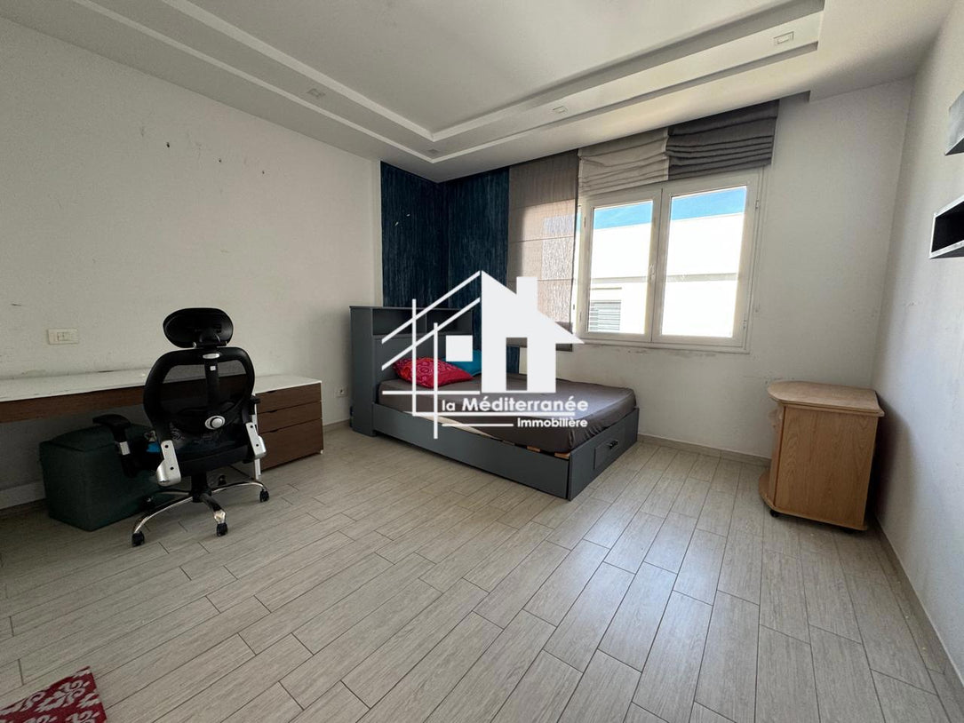 Une magnifique villa S+5 avec piscine au Lac 2